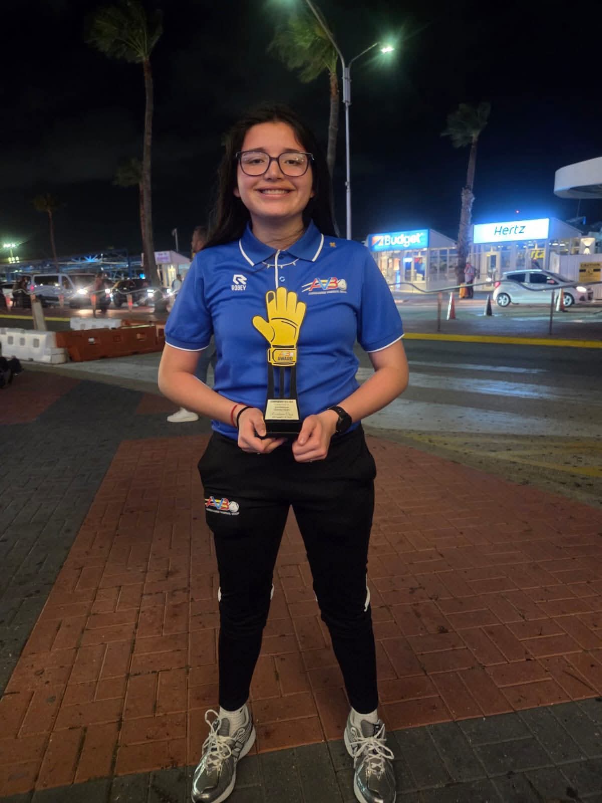 Richdiënne Croes keept voor het nationaal elftal van Aruba in de WK-kwalificaties