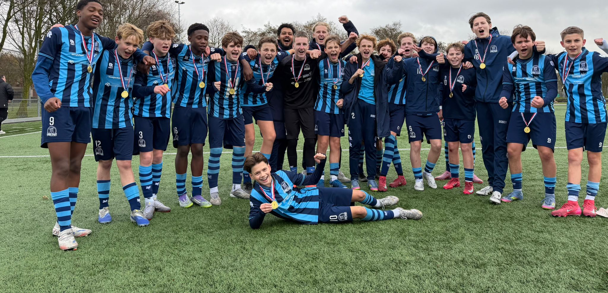 Jo15-1 ongeslagen kampioen