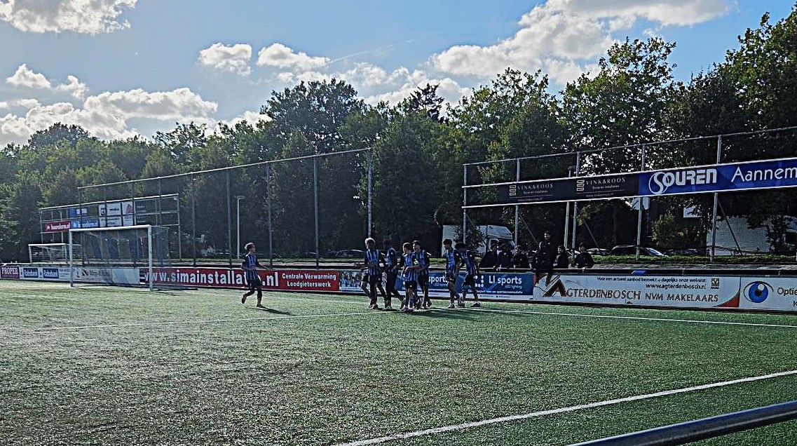 Forum Sport O15-1 schakelt FC Twente BVO O15-1 uit voor de K.N.V.B. Beker.
