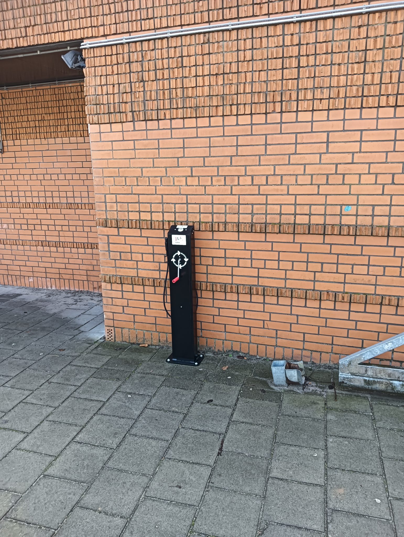 Er is een fietspomp geplaatst !